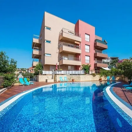 شقة With A Swimming Pool Okrug Gornji, Ciovo - 22587